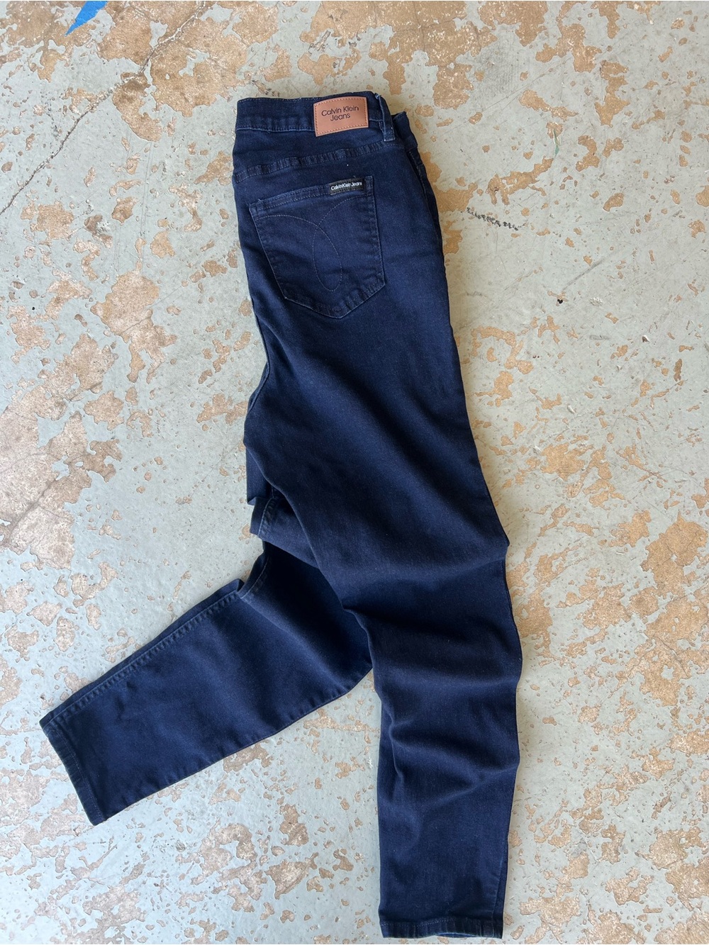 Calvin Klein Women’s 12 Dark Wash Slim Jeans